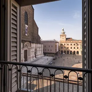 Urbanicooh Asinelli - Balcony On Piazza Maggiore , Bologna Italy